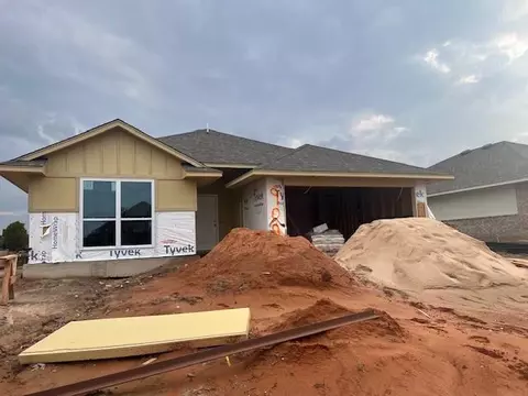 909 Dusky Valley Ln, Chickasha, OK 73018