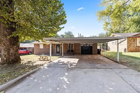 810 Catherine Dr, Noble, OK 73068