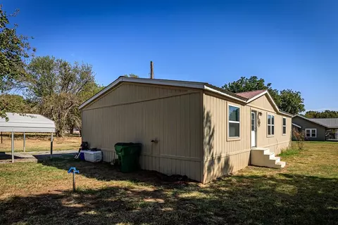 305 E South St, Mangum, OK 73554
