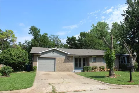 606 Scott Dr, Edmond, OK 73013
