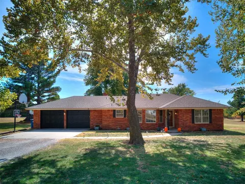 6612 Dianas Pl, Tuttle, OK 73089