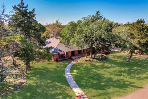 11 Early Dawn Dr, Edmond, OK 73034