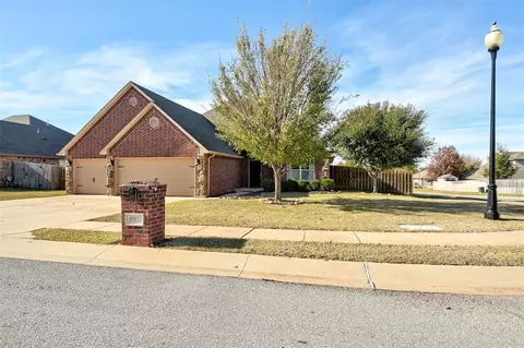 4909 Champlain Pl, Edmond, OK 73025 photo 2