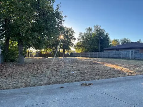 809 S 2nd St, Yukon, OK 73099