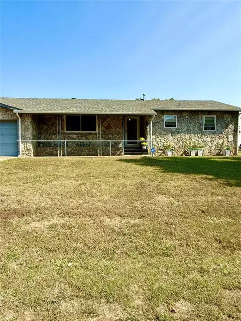 406 E 4th St, Davenport, OK 74026 photo 2