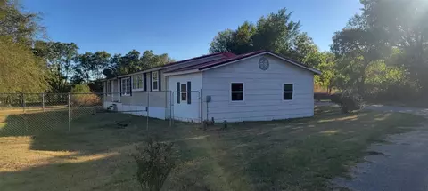 944 Broad St, Ninnekah, OK 73067