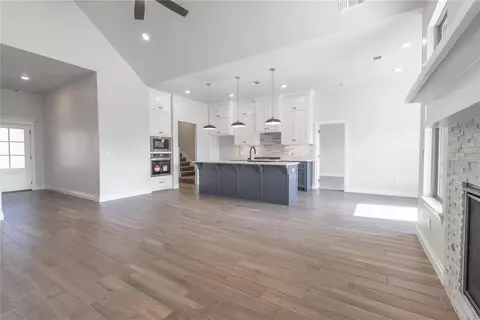 3001 Crossover Ct, Moore, OK 73160