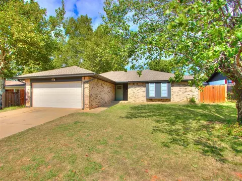 1517 E Main St, Moore, OK 73160
