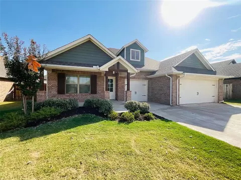 712 Bison Crossing Dr, Yukon, OK 73099