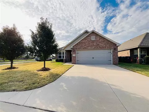 733 Christian Ln, Yukon, OK 73099