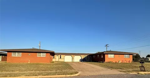 404 W Chickasaw Trl #A, Foss, OK 73647