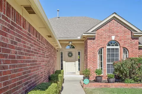2625 SE 10th St, Moore, OK 73160