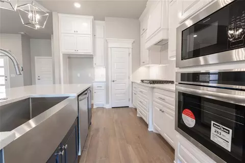 16025 Coneflower Dr, Edmond, OK 73013