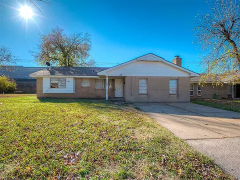 136 SW 16th St, Moore, OK 73160