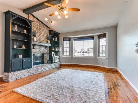 641 NE 15th St, Moore, OK 73160