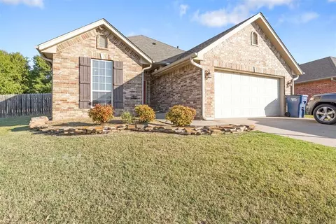 1712 Spruce Cir, Shawnee, OK 74804