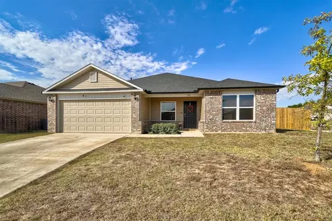 139 Waterside Dr, Newcastle, OK 73065