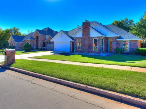1824 E Main St, Moore, OK 73160
