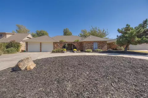 8724 Rolling Green Ave, Oklahoma City, OK 73132