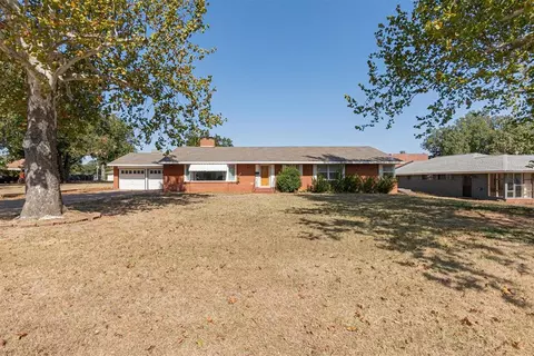 1107 Kaw St, Perry, OK 73077