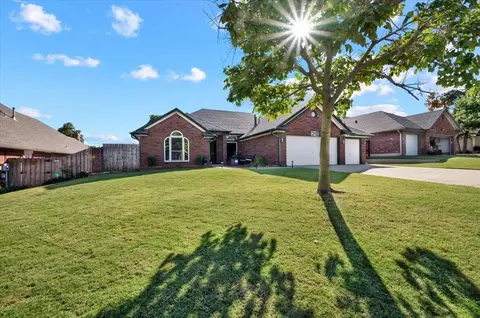 9712 Southern Oaks Dr, Midwest City, OK 73130