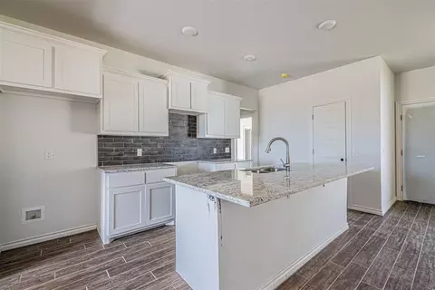 1403 Coffey Dr, Perry, OK 73077 photo 4