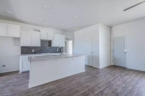 1403 Coffey Dr, Perry, OK 73077 photo 5