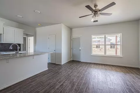 1403 Coffey Dr, Perry, OK 73077 photo 6