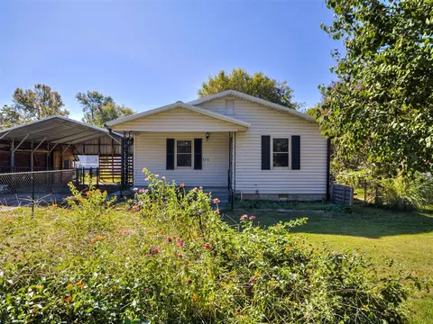 214 E Mcgee St, Eufaula, OK 74432 photo 3