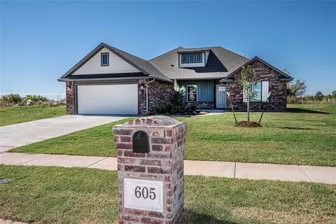 605 N Fox Way, Mustang, OK 73064