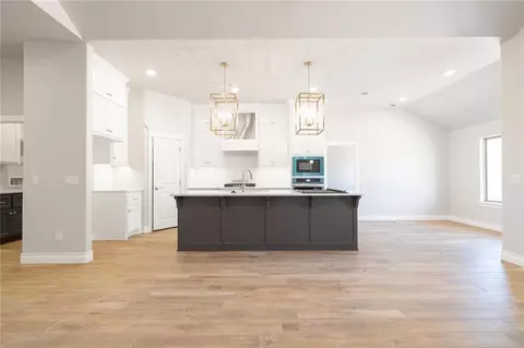 12409 SW 30th St, Yukon, OK 73099