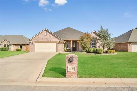 3708 Regal Dr, Altus, OK 73521