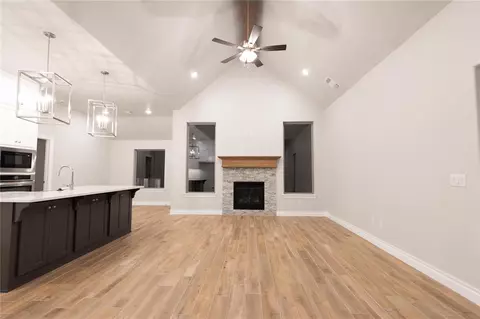 9236 NW 86th Ter, Yukon, OK 73099