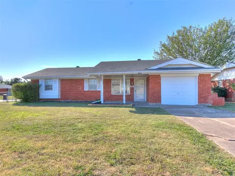 844 Butler St, Moore, OK 73160