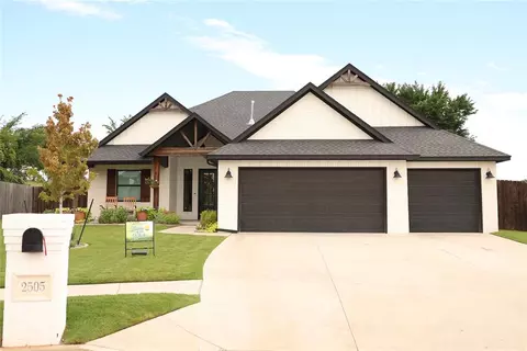 2505 SE 38th St, Moore, OK 73160
