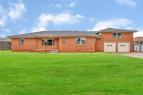 501 E Navajoe Rd, Altus, OK 73521