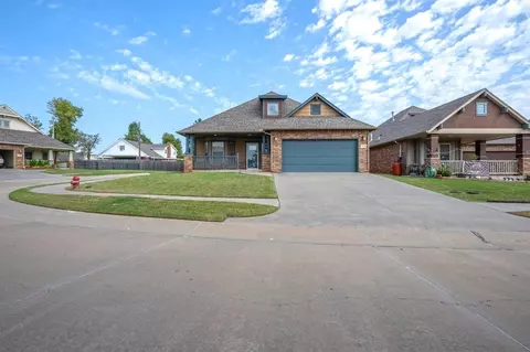 758 Glenhaven Villas Ct, Midwest City, OK 73110