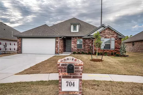 704 Black Mesa Ct, Yukon, OK 73099