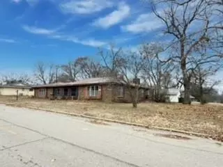 601 W 10th St, Wewoka, OK 74884