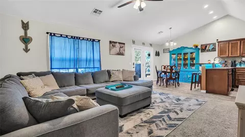 932 E Gardena, Ada, OK 74820 photo 5