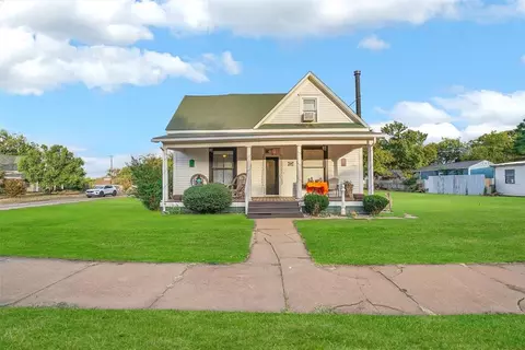 621 N Temple St, Cordell, OK 73632
