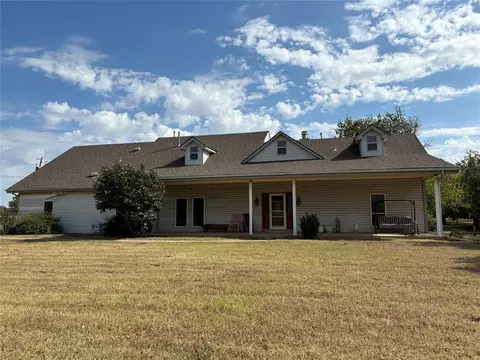 7300 Country Ln, Mustang, OK 73064