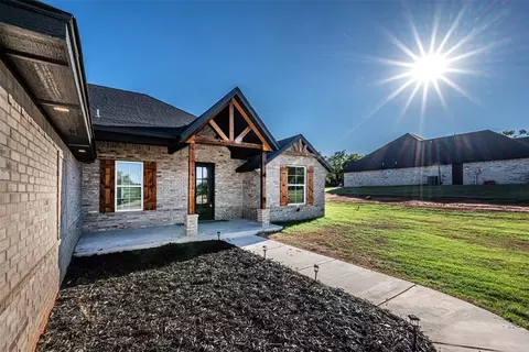 2417 Black Jack Ct, Blanchard, OK 73010
