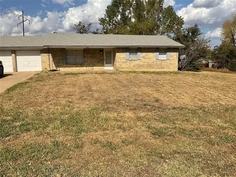 19025 Ranchwood Ln, Harrah, OK 73045