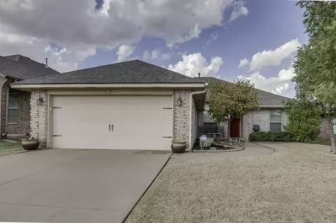 8017 NW 158th St, Edmond, OK 73013