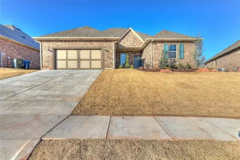 2901 Tranquilo Ln, Edmond, OK 73034