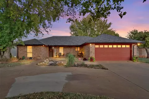 206 Magnolia Ave, Elk City, OK 73644