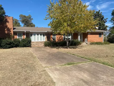 704 Alice Ave, Lindsay, OK 73052
