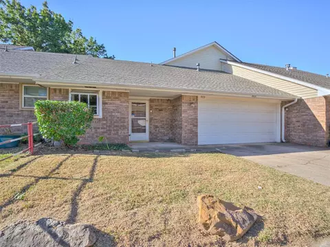 909 Rambling Oaks Dr, Norman, OK 73072