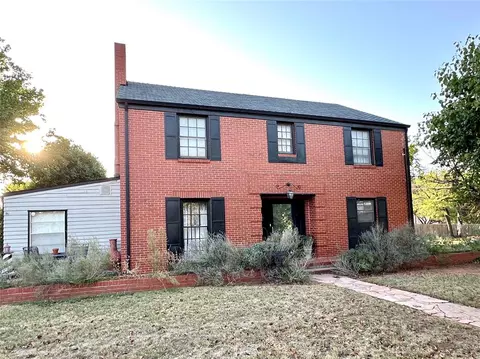 620 N College St, Cordell, OK 73632